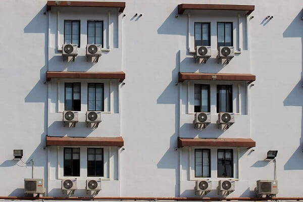 The facade of an apartment building in Los Gatos, CA