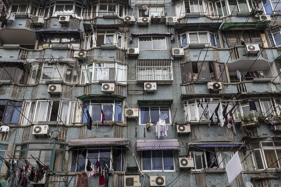 A picture of the outside of an old apartment building 