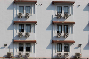 A facade of an apartment building in Saratoga, CA